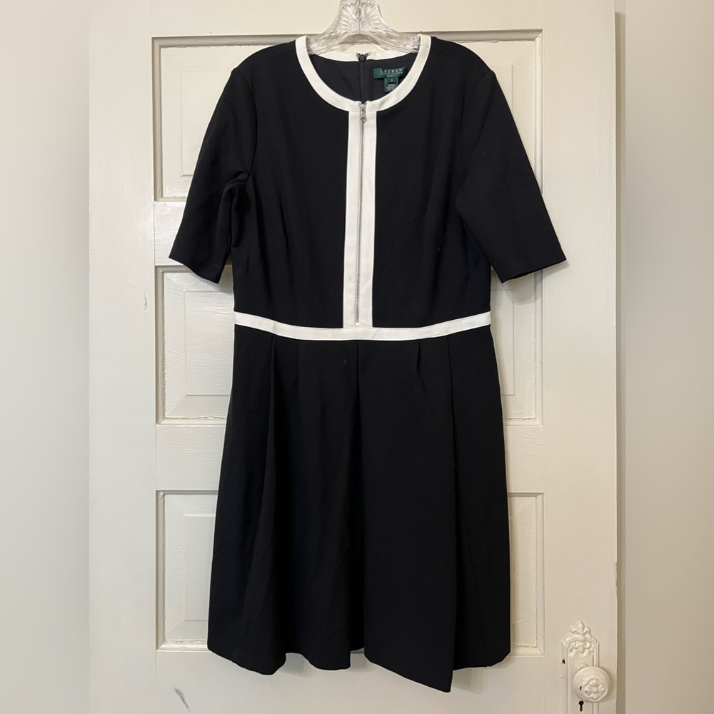 Lauren by Ralph Lauren Black dress with white piping. Size 14